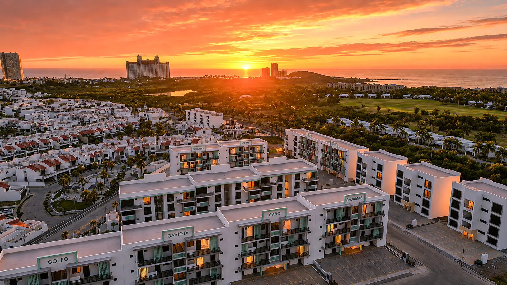 Vista aérea al atardecer de Turquesa Mazatlán en Cerritos, a 3 minutos de la playa